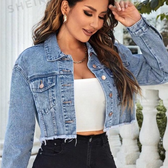 Essnce Women's Frayed Edge Fashionable Short Denim Jacket For Daily Wear - Picture 3 of 6